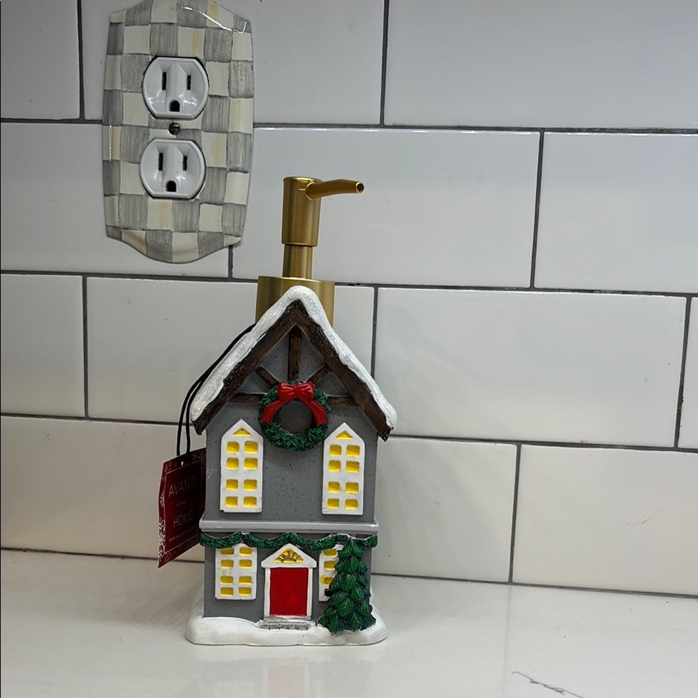 New Christmas Liquid Soap Lotion Dispenser AVANTI HOME House Clay Holiday